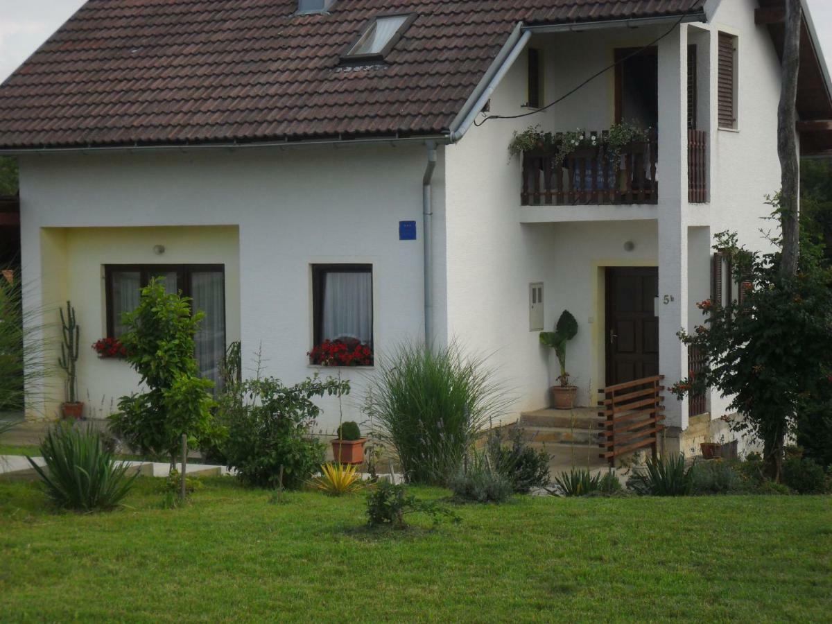 Studio Apartment Ivona & Tin Slunj Εξωτερικό φωτογραφία
